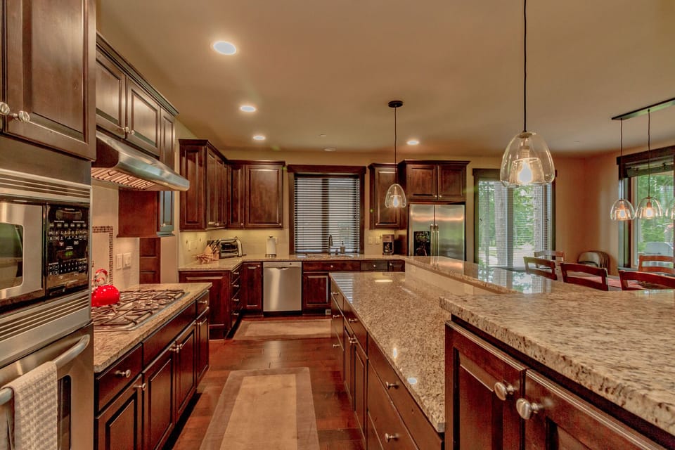 Cedar Crest Lodge in Suncadia - Large granite counters are ideal for making fabulous in home meals
