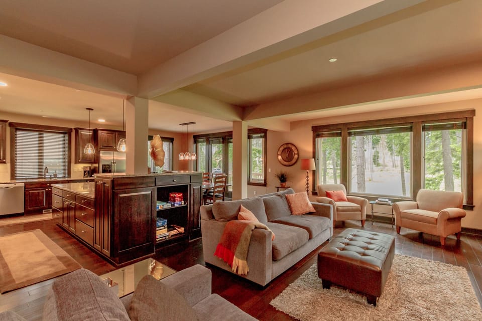 Cedar Crest Lodge in Suncadia - Open great room concept makes for great family times