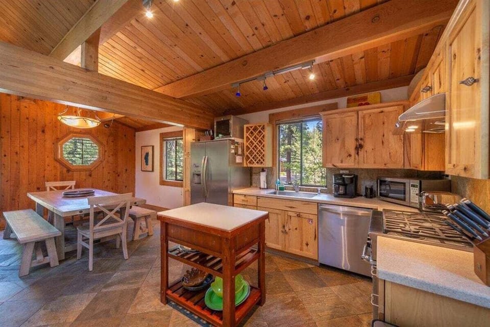 Kitchen- Fully equipped with all cooking needs!