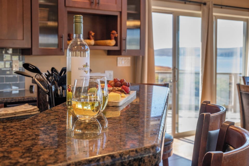 The breakfast bar is perfect for laying out hors d'oeuvres