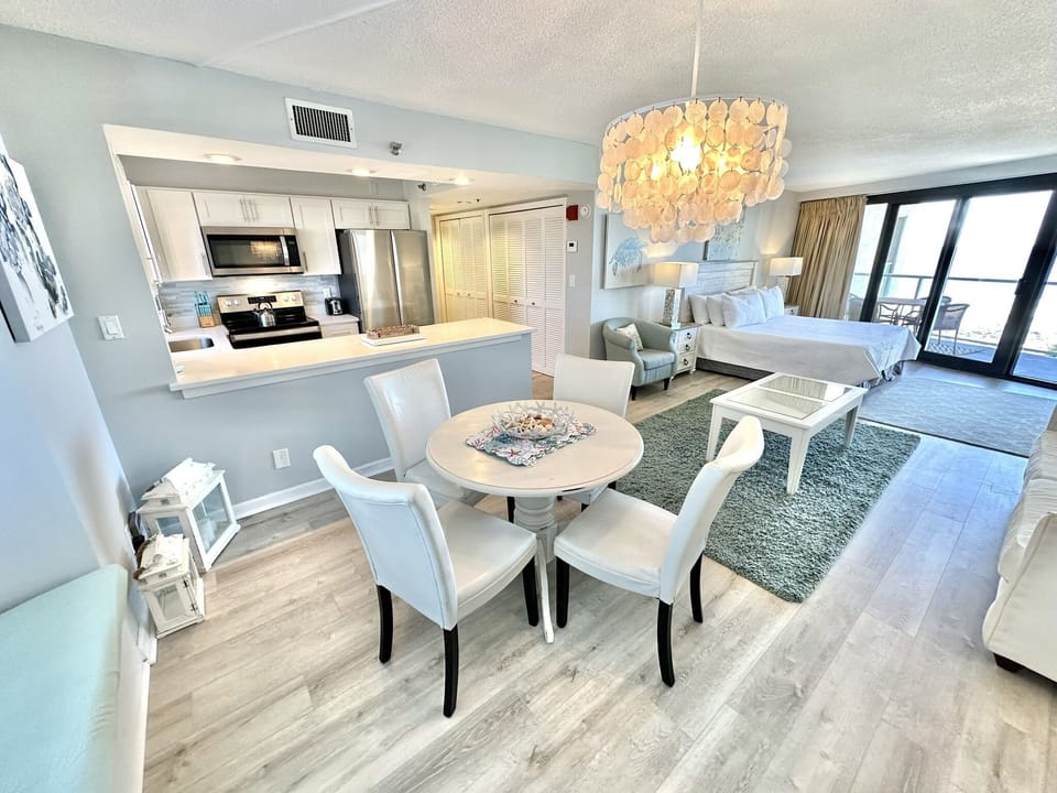 Dining area for 4