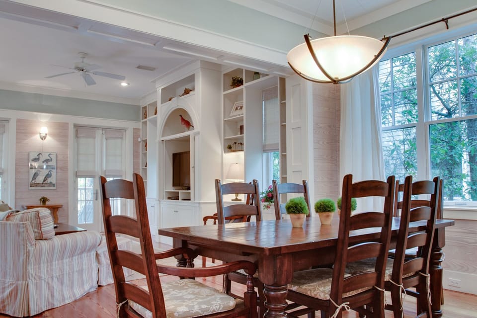 First Floor: Dining Area