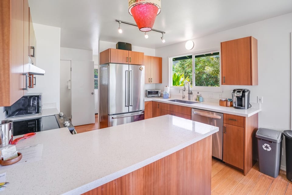 Full kitchen for all your dining needs