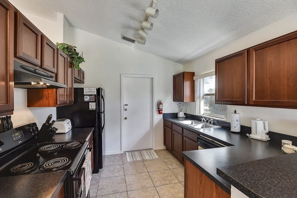 Fully equipped kitchen I