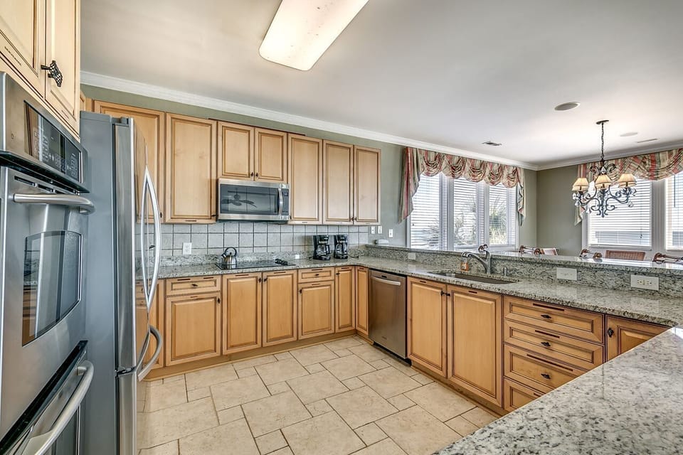 Full kitchen