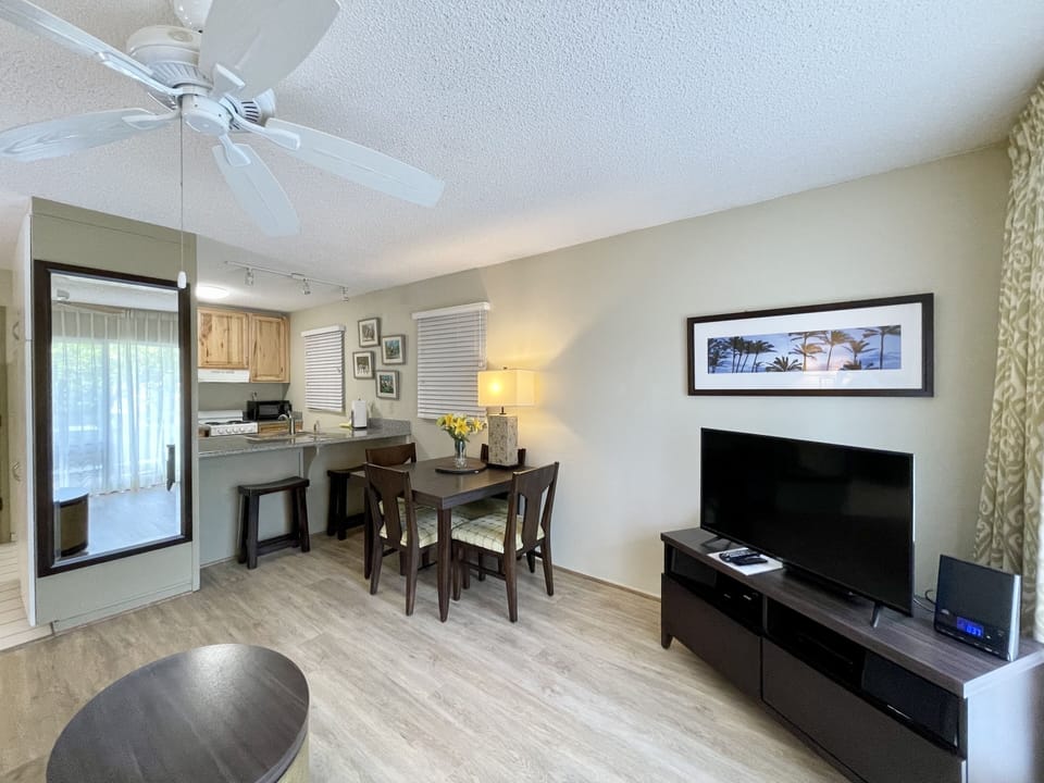 Living room with Sofa Sleeper, Cable TV, Outdoor Lanai Access, A