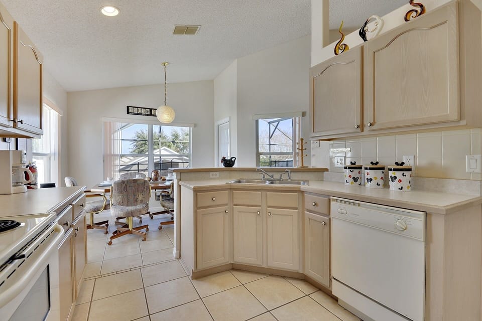Fully equipped kitchen II