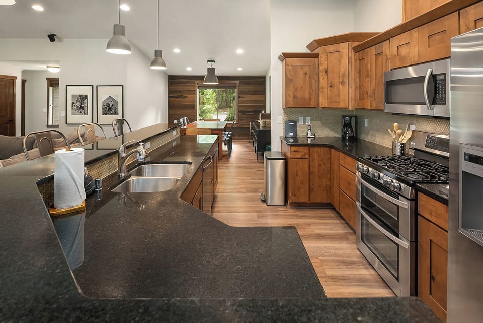 Tamarack Lodge. - Large kitchen bar with 5 bar stools.