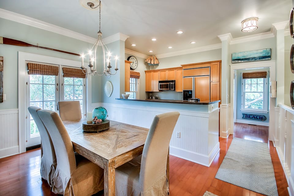 Dining area flows into the galley kitchen