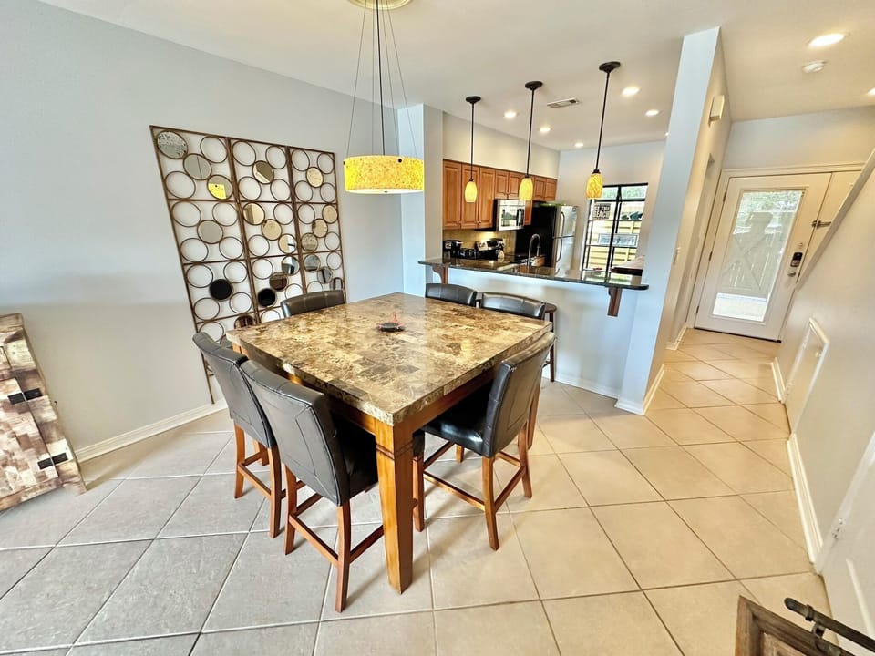 Dining area for 6