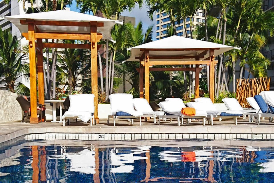 Luana Waikiki Pool