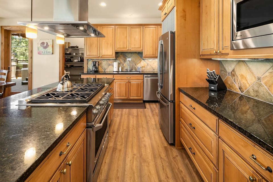 Pine Cone: - Fully stocked kitchen with a gas cooktop and granite counters.