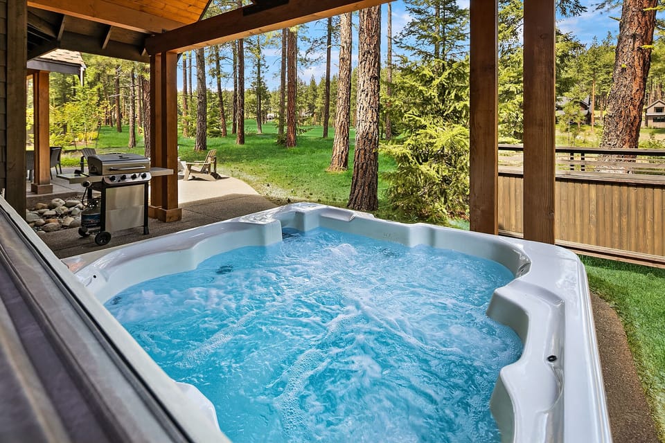 Pine Cone: - Fantastic hot tub with golf course views! The home has a gas BBQ.
