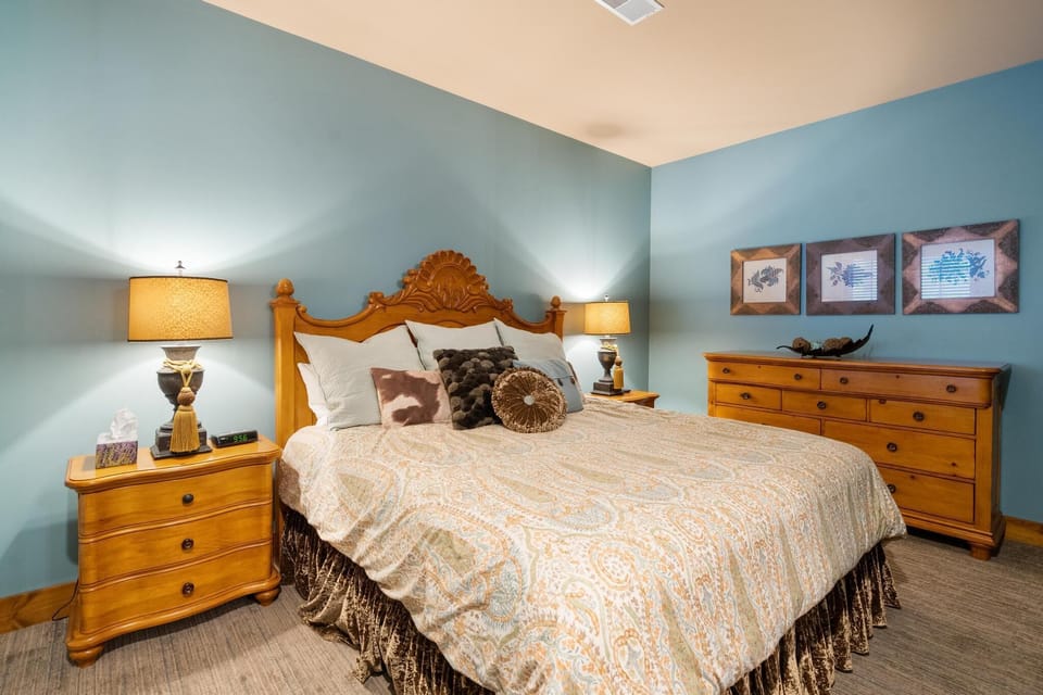 Primary Suite w/ King Bed