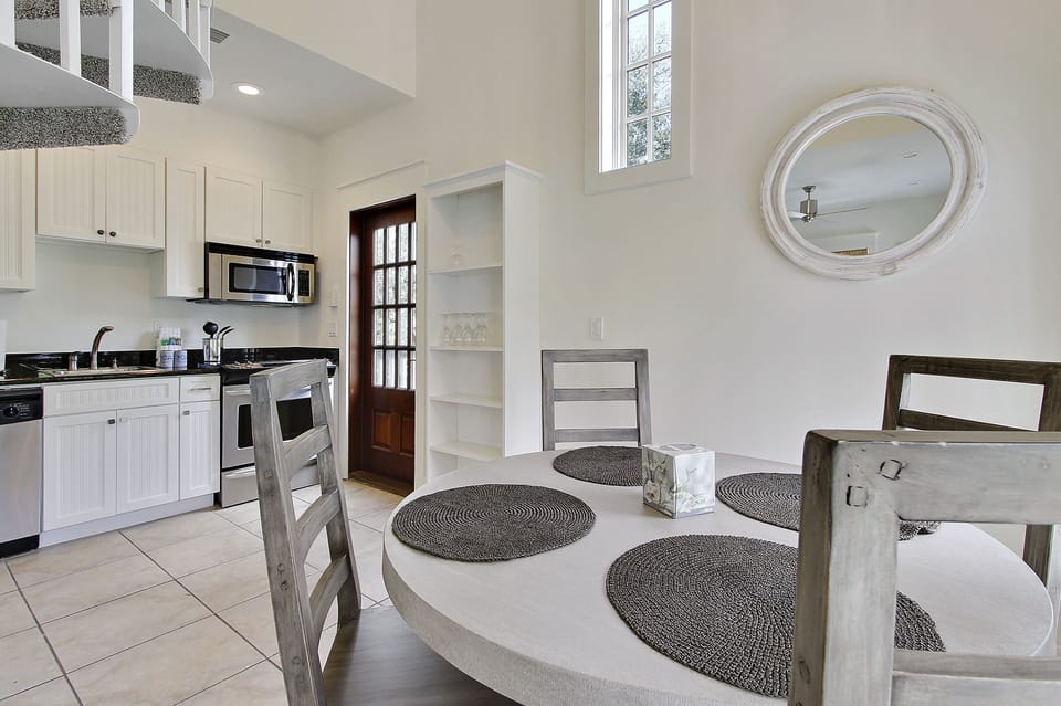 1st Floor Dining & Kitchen Areas