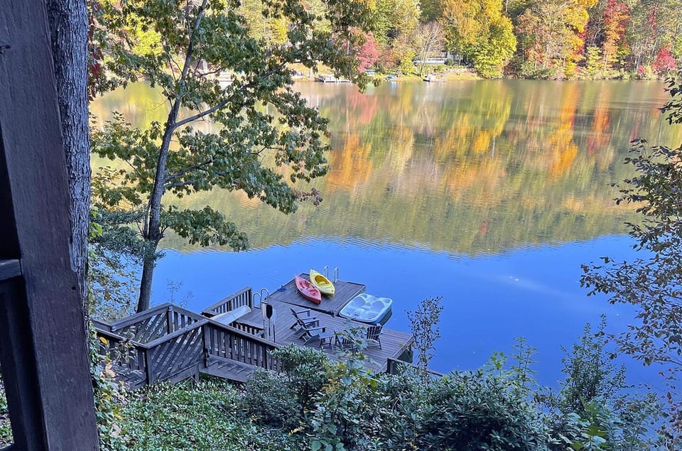 Your stay at Dancing Waters Lodge includes use of Kayaks, 2 SUP boards canoe, and Floating Dock (Peddle Boat not available anymore)
