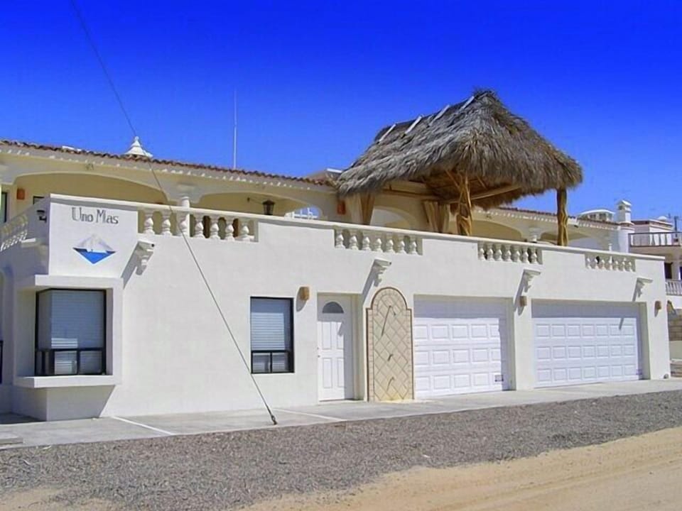 Uno Mas Main Entrance 