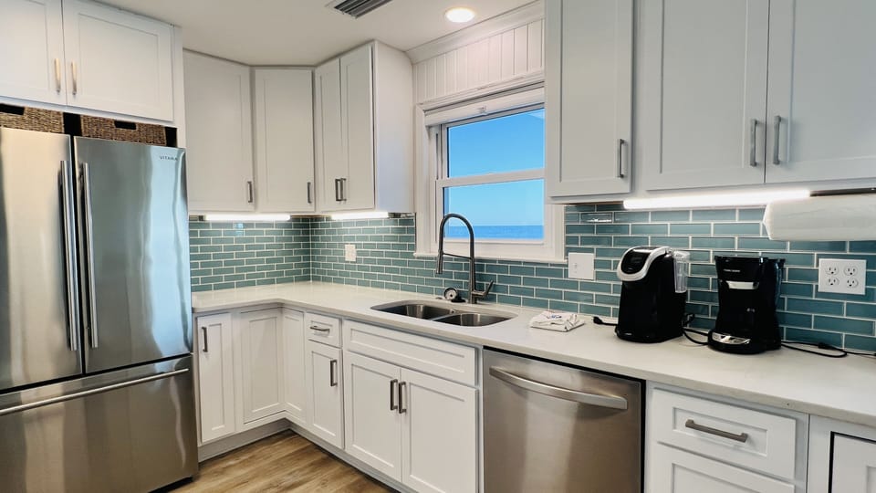Kitchen - Kitchen Fully Loaded With all Amenities Need to Entertain