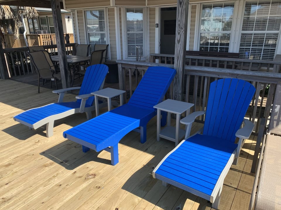 Beautifully remodeled canal home, short walk from beach! Pet friendly, WiFi House in Galveston Island