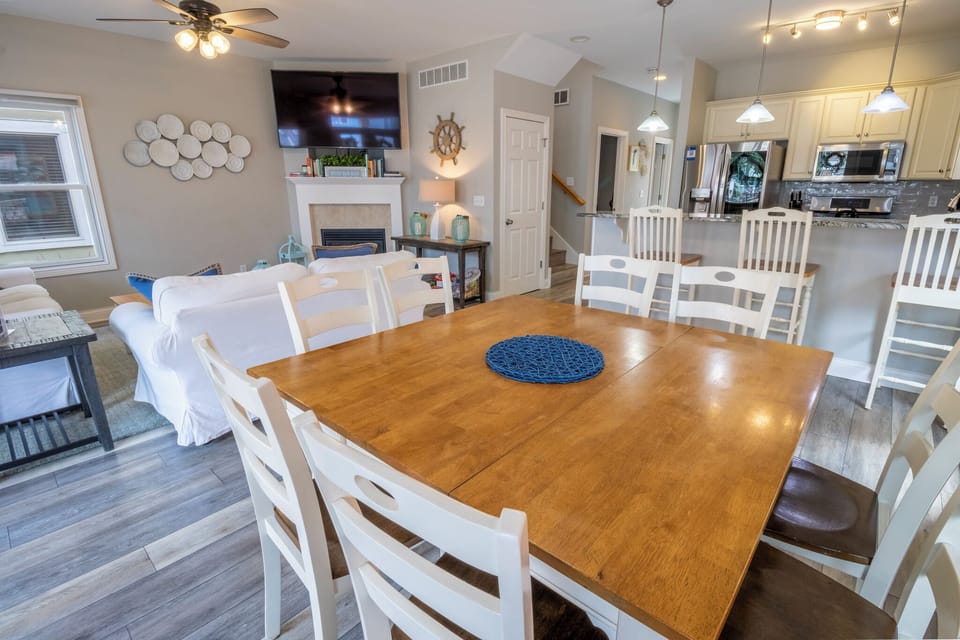 Main Level | Dining