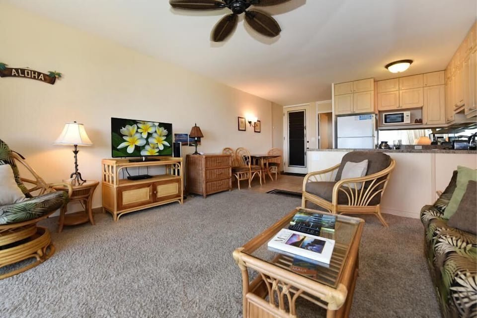 Open floor plan. View to full kitchen!