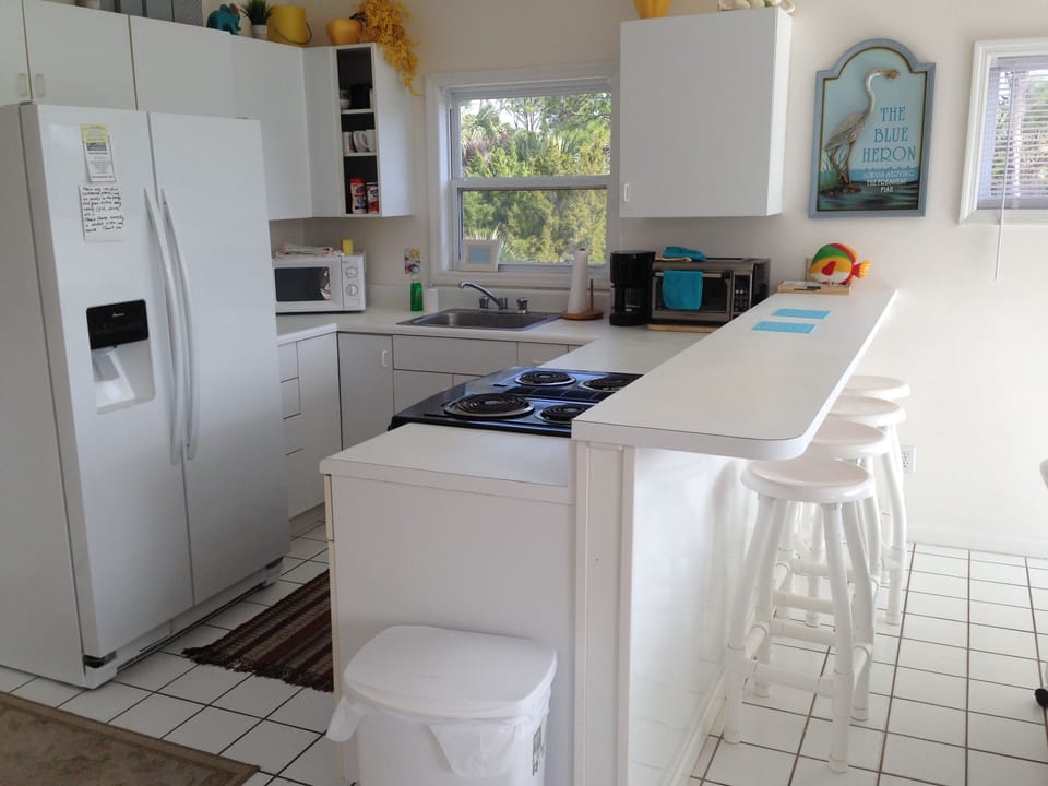 Kitchen And Breakfast Bar.