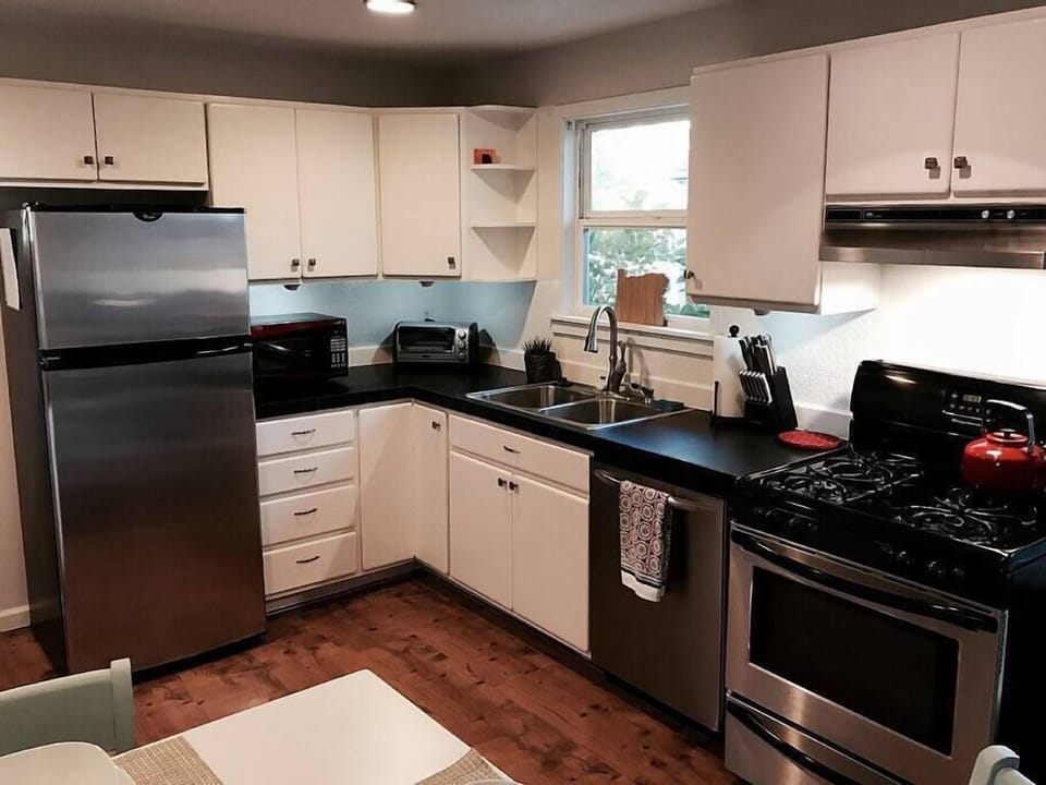 Full Kitchen and Gadgets