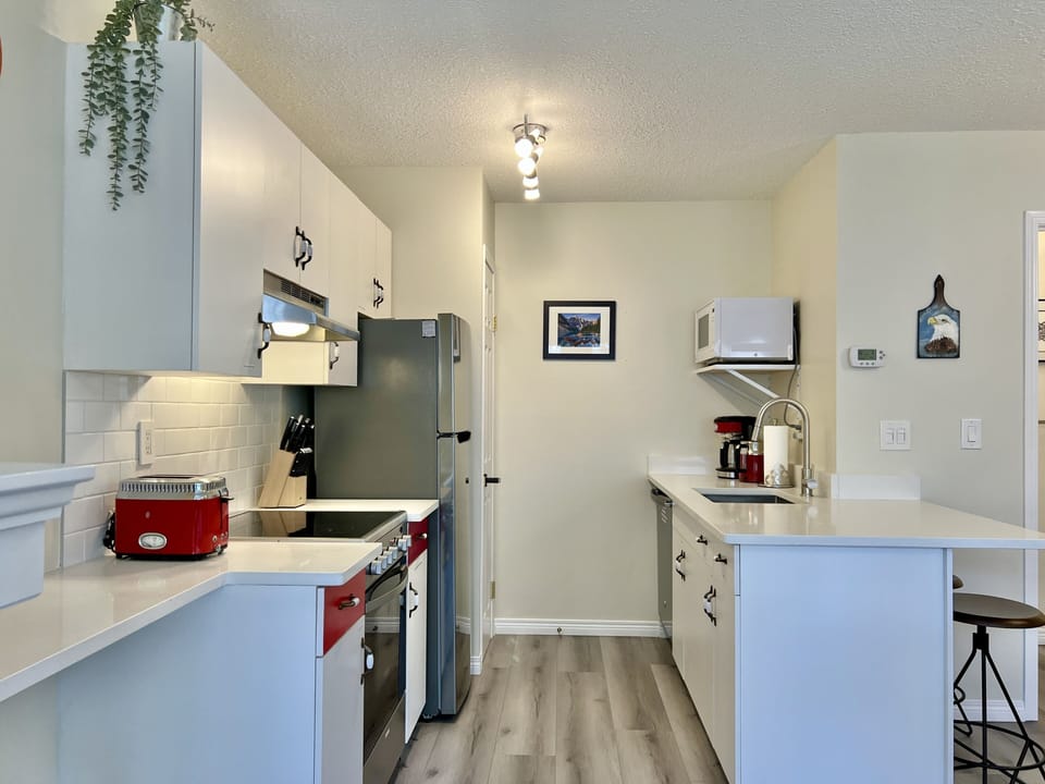 Full kitchen