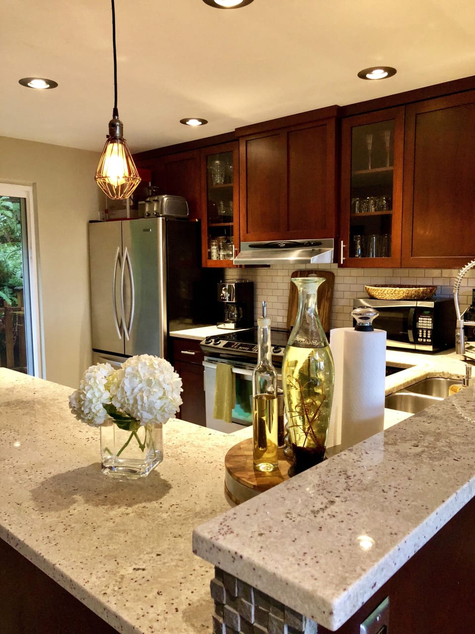 Kitchen has all the amenities! 