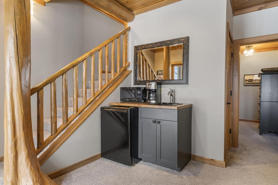 Lower Level Wet Bar