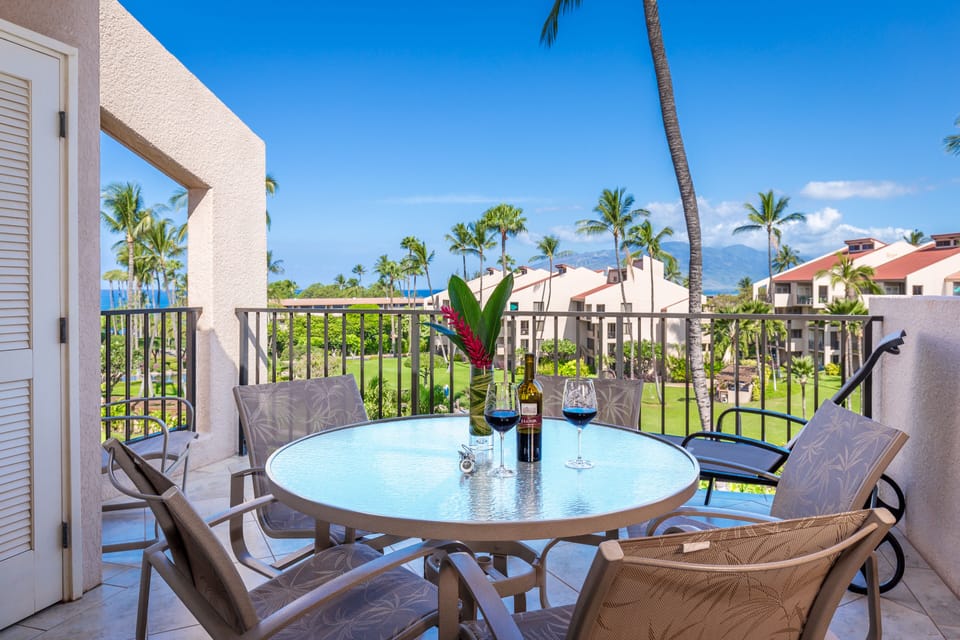 Large Lanai With Ocean Views And Chaise Lounge