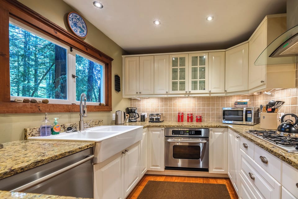 Updated kitchen with plenty of room for 2 chefs!
