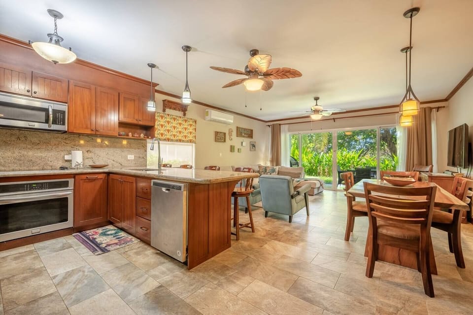 The full kitchen opens up to the dining area to enjoy the time in family or with friends all the time.