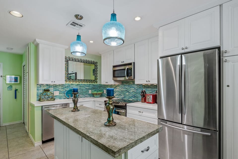 Kitchen Shipyard Palms @ Truman Annex