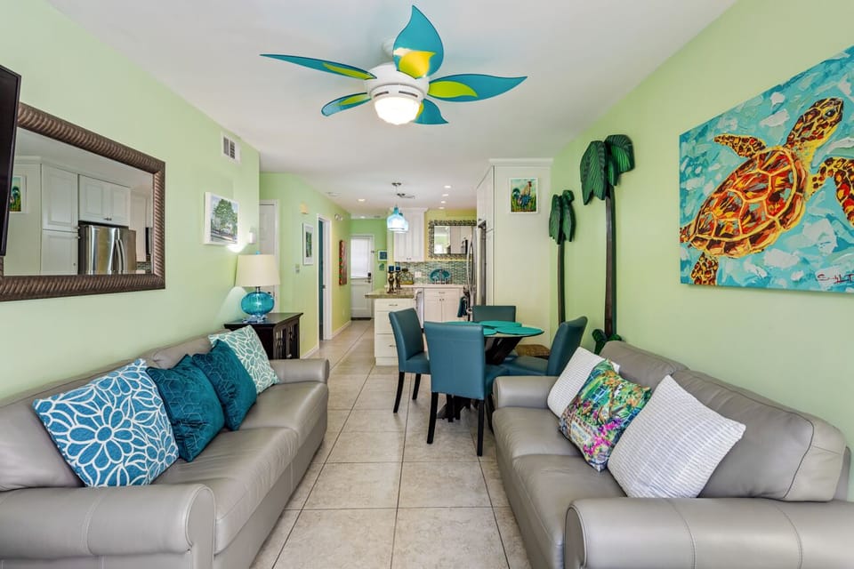 Living and Dining Shipyard Palms @ Truman Annex