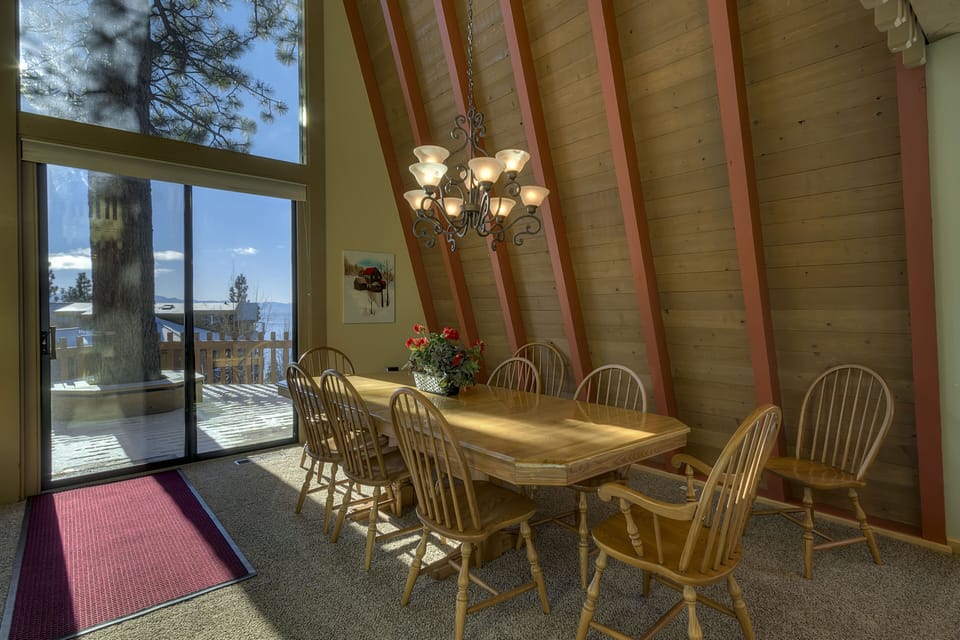 Seating for 10 w/More Lake Views