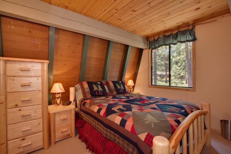 2nd Bedroom - Queen Bed