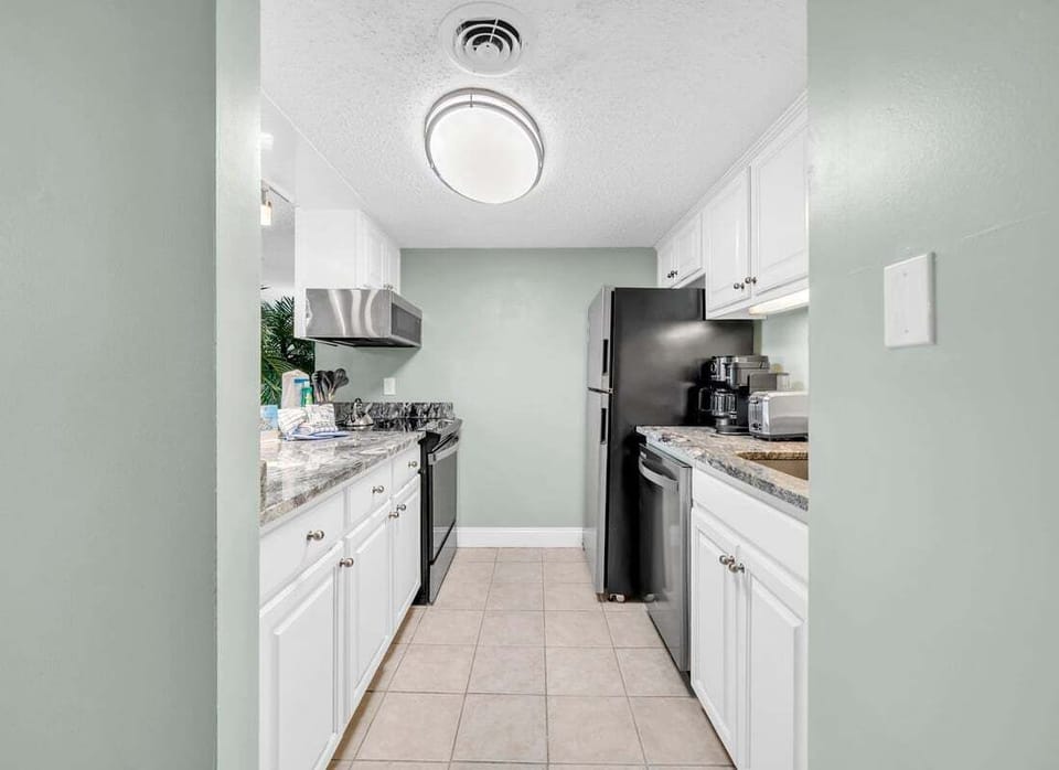 Full size kitchen