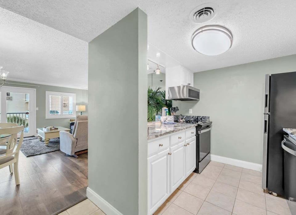 Kitchen entry