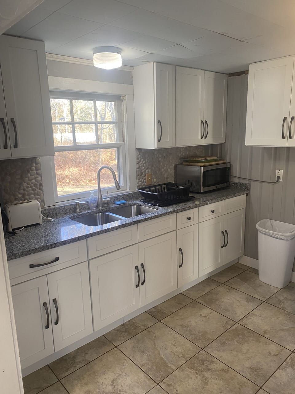 Granite Countertop Kitchen with Microwave, stove, & fridge