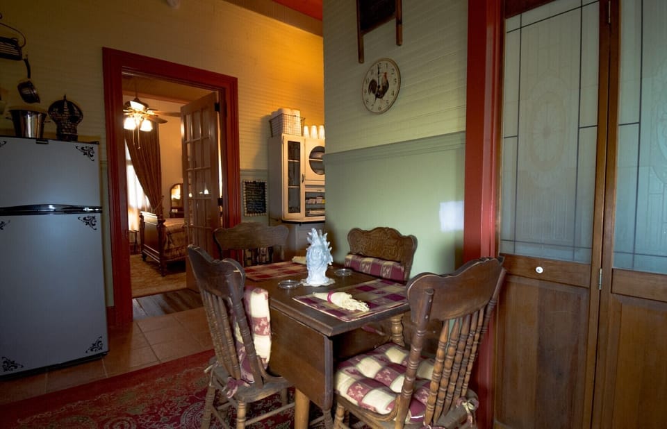 Full-size refrigerator 