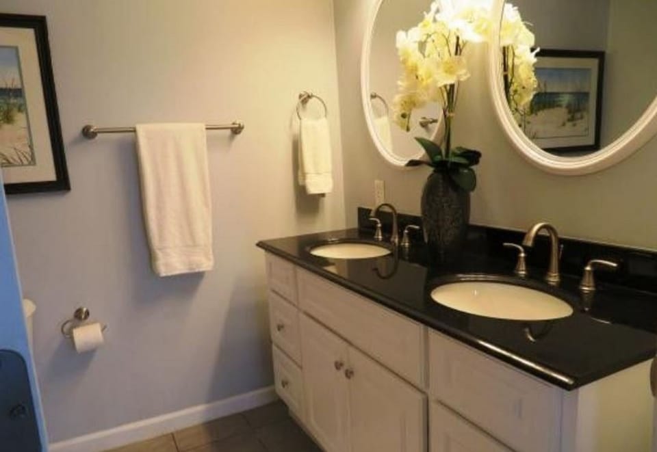 "King" bath - double sink