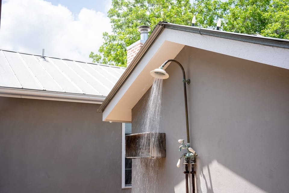 Outdoor Shower – Refreshing rinse beneath the Texas sky.