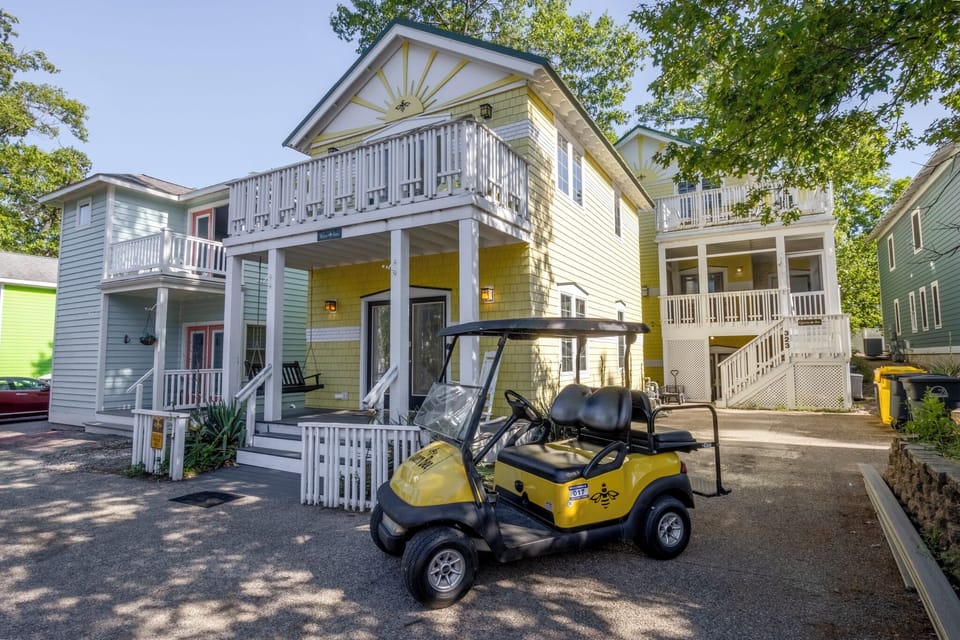 Welcome to Queen Bee and Buzz Inn