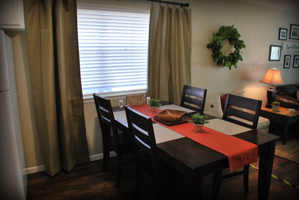 Dining with seating for 4