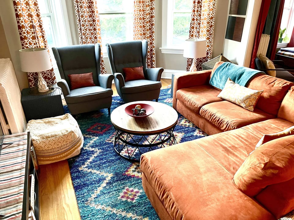 Large sunny living room great for get togethers with friends and family.
