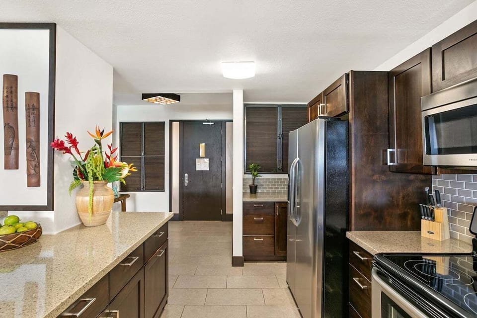 Cook up coastal flavors in this sleek, granite-topped kitchen—your tropical chef's haven.