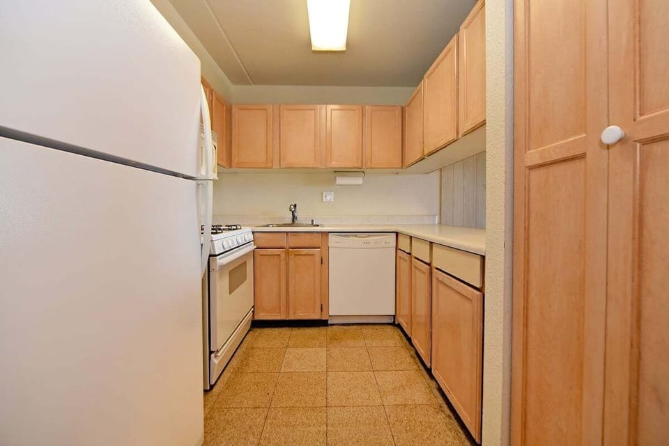 Fully equipped kitchen with full-size appliances and ample cabinet space.