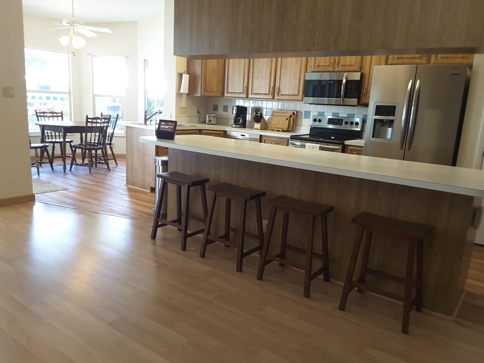 Kitchen & Breakfast Nook
