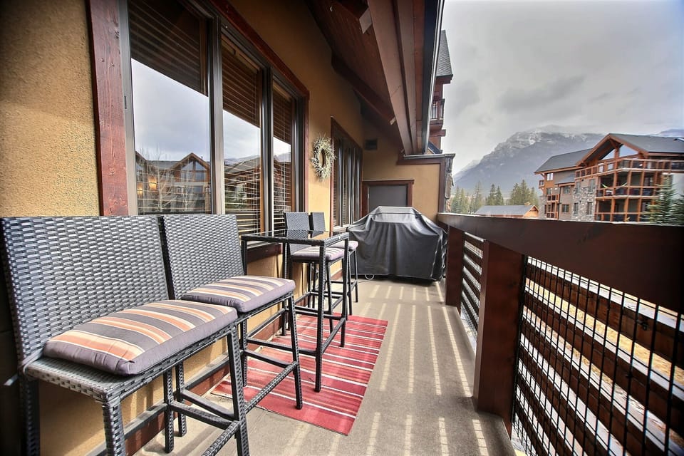 Deck with table & 4 chairs facing Three Sisters.Gas BBQ for those evening meals 